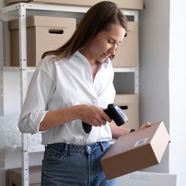 Carrusel-01-cuadro-escaneo-mujer-tiro-medio_23-2148975576